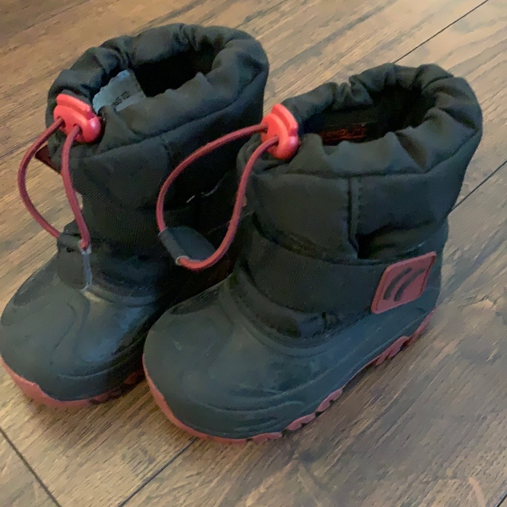 Kids Snow Boots. Size 7/8